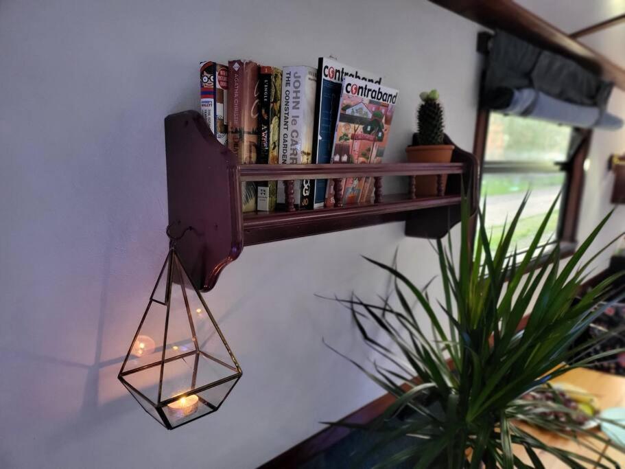 Comfy Canal Boat In Little Venice For Family & Friends Hotell London Eksteriør bilde